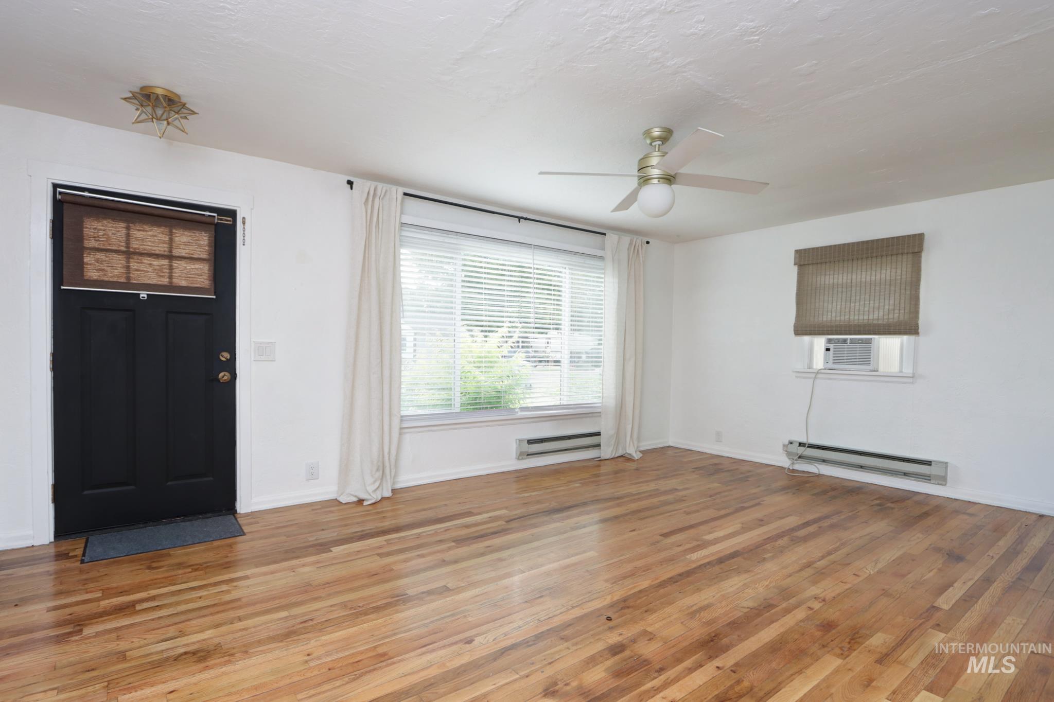907 S Florence St Property Photo 4