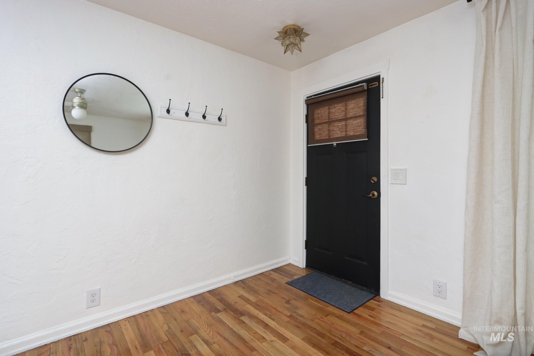 907 S Florence St Property Photo 5