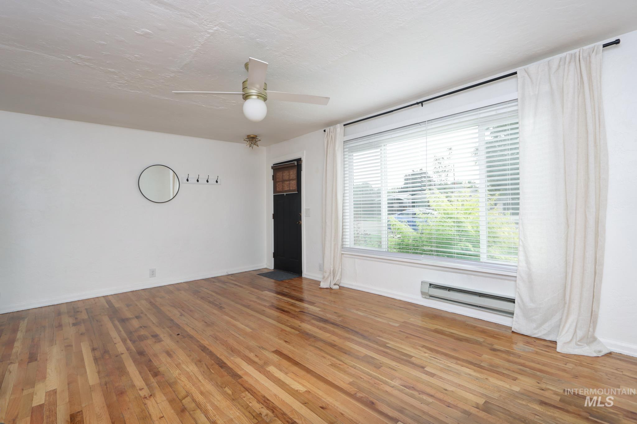 907 S Florence St Property Photo 6