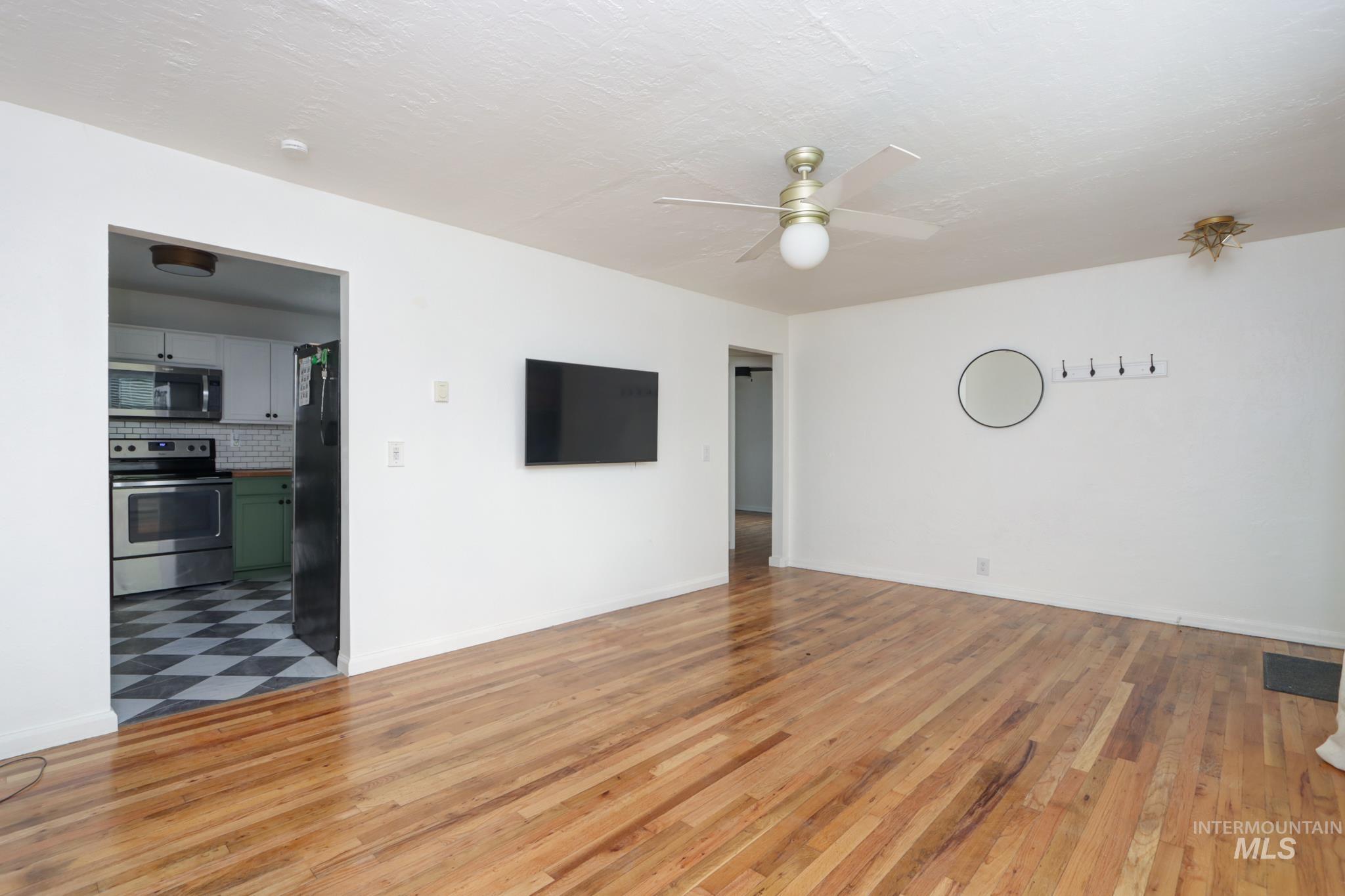 907 S Florence St Property Photo 8