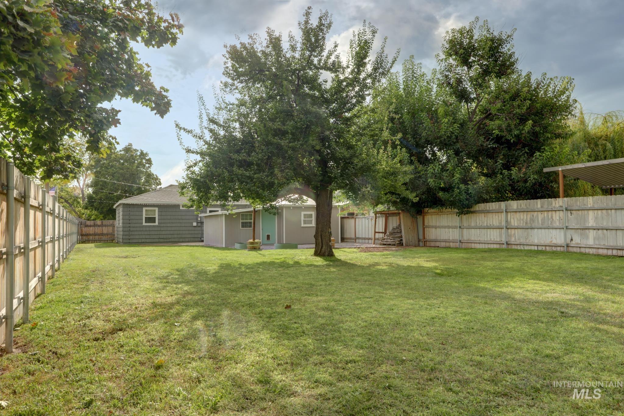 907 S Florence St Property Photo 33