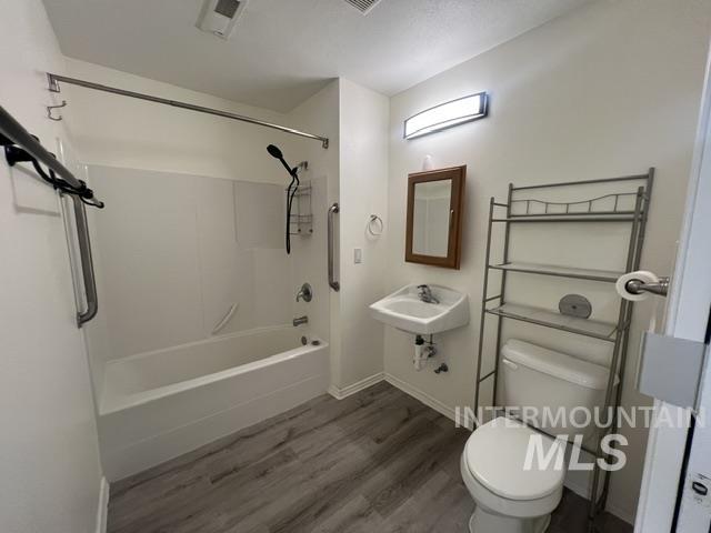 317 15th Ave N Property Photo 6