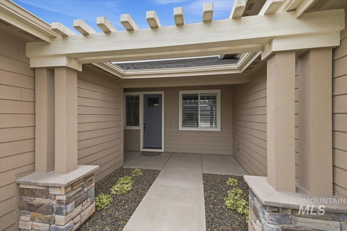 6406 E Canyon Crossing Dr. Property Photo 4