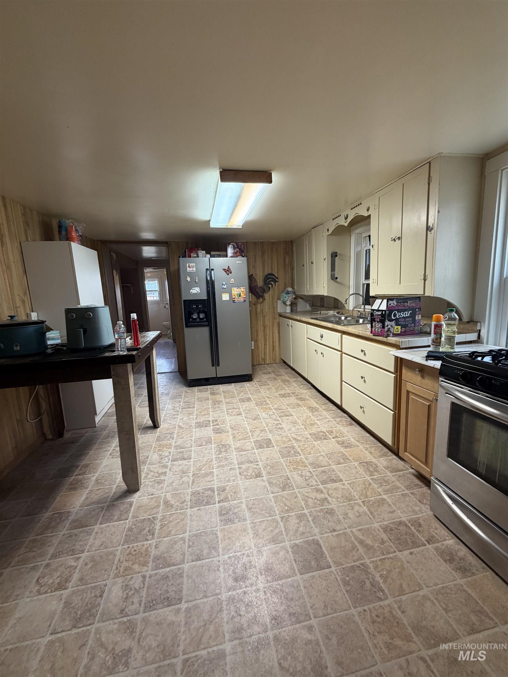 457 E Galloway Ave Property Photo 9
