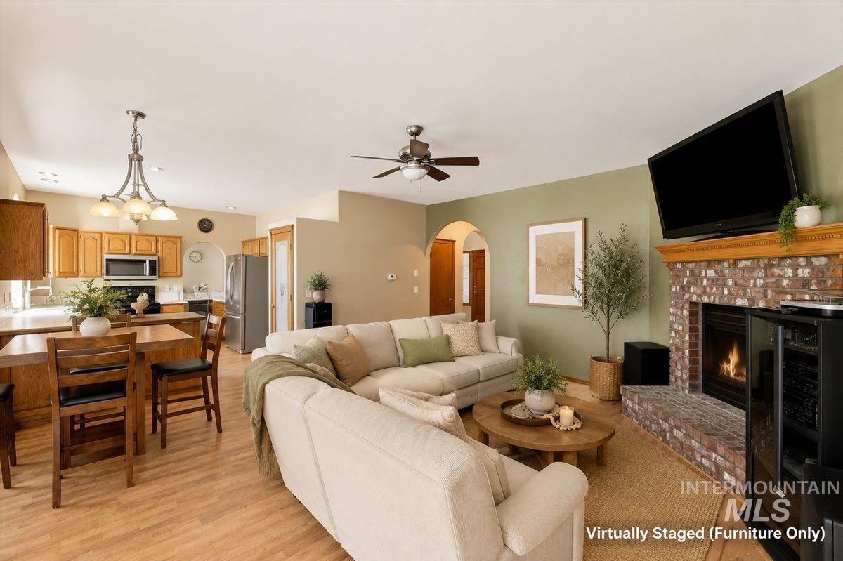 5025 Blue Jay Loop Property Photo 3