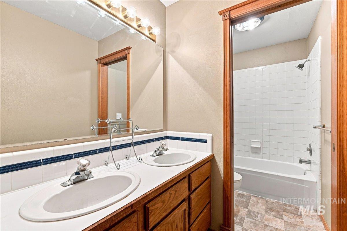 5025 Blue Jay Loop Property Photo 16