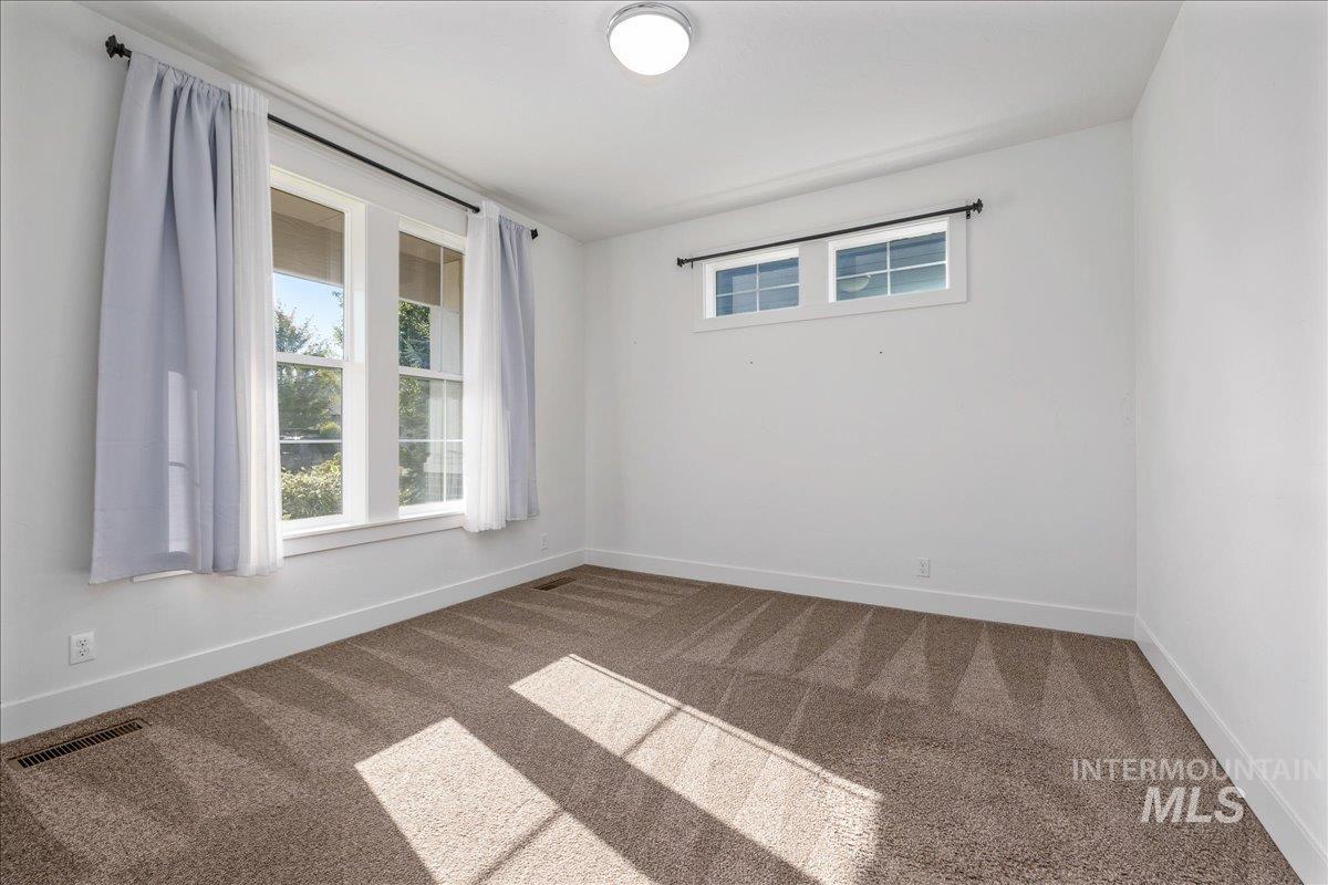 5915 N Vicenza Ave Property Photo 4