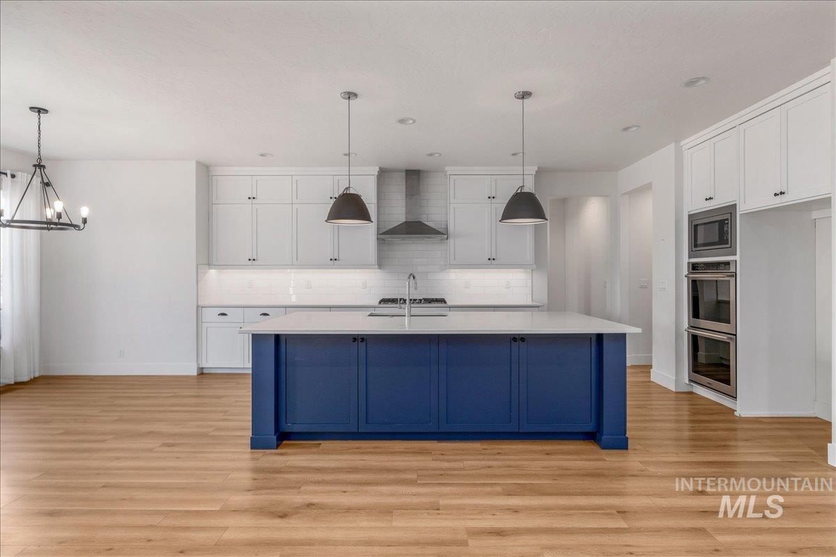 5915 N Vicenza Ave Property Photo 9