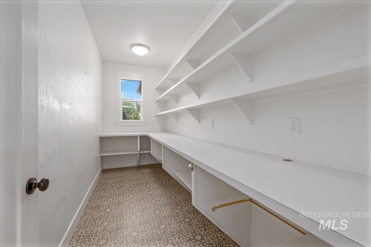 5915 N Vicenza Ave Property Photo 15