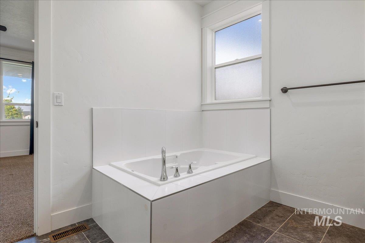 5915 N Vicenza Ave Property Photo 19
