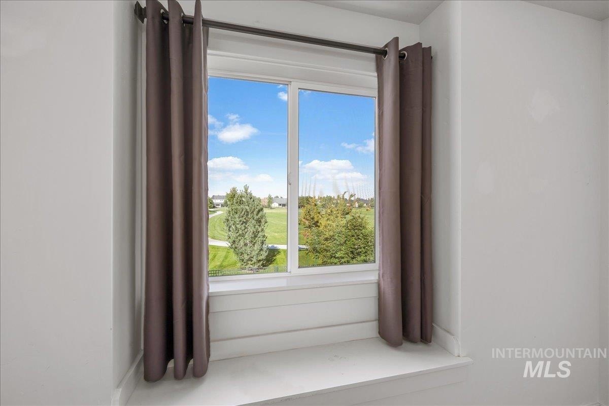 5915 N Vicenza Ave Property Photo 29