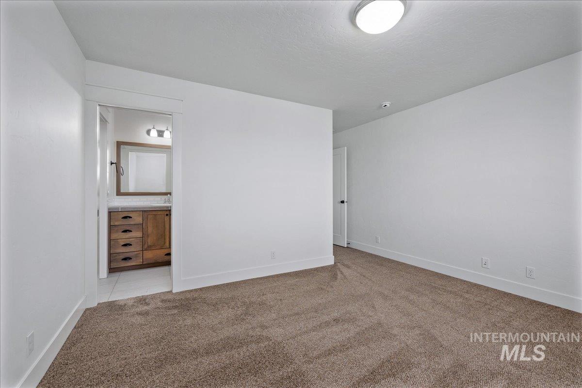 5915 N Vicenza Ave Property Photo 30