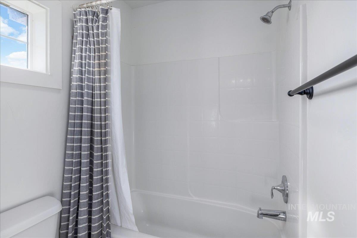 5915 N Vicenza Ave Property Photo 33