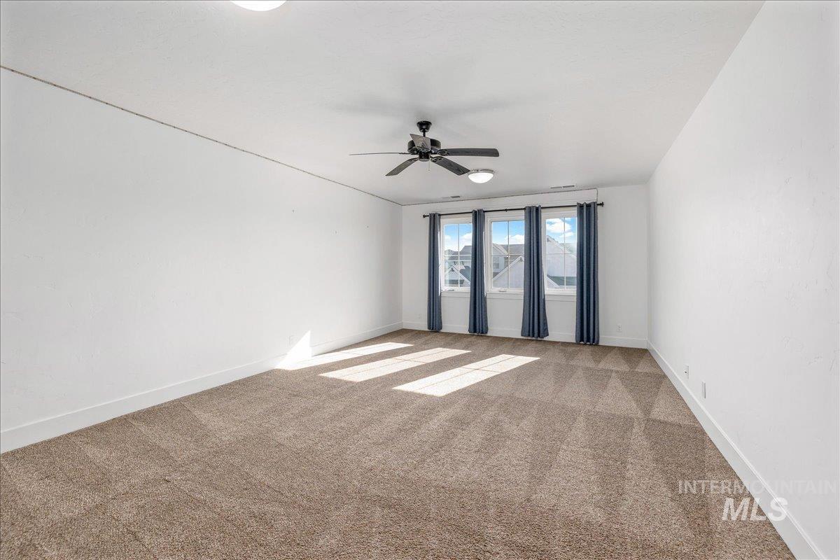 5915 N Vicenza Ave Property Photo 34
