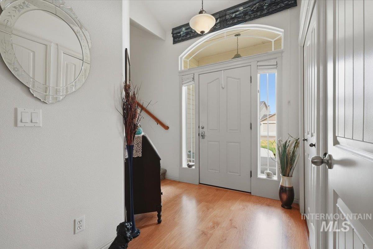 1907 W Summerwind Property Photo 3