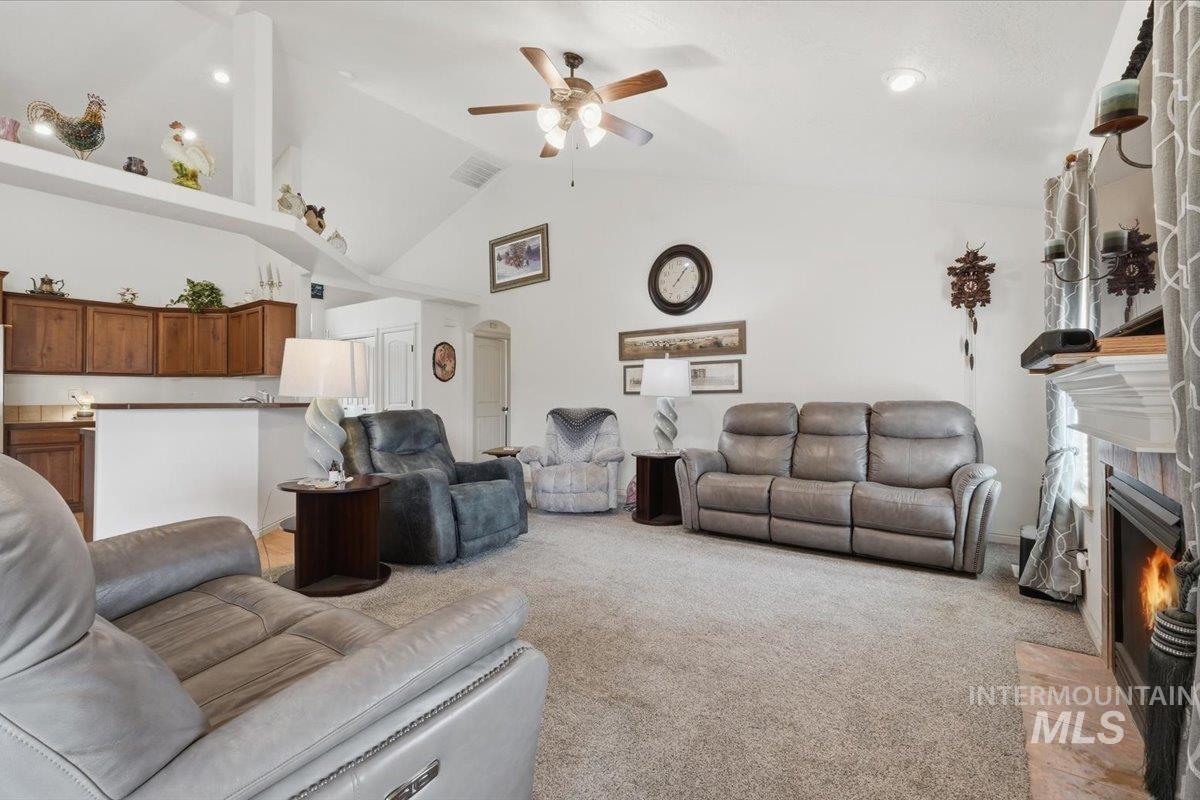 1907 W Summerwind Property Photo 4