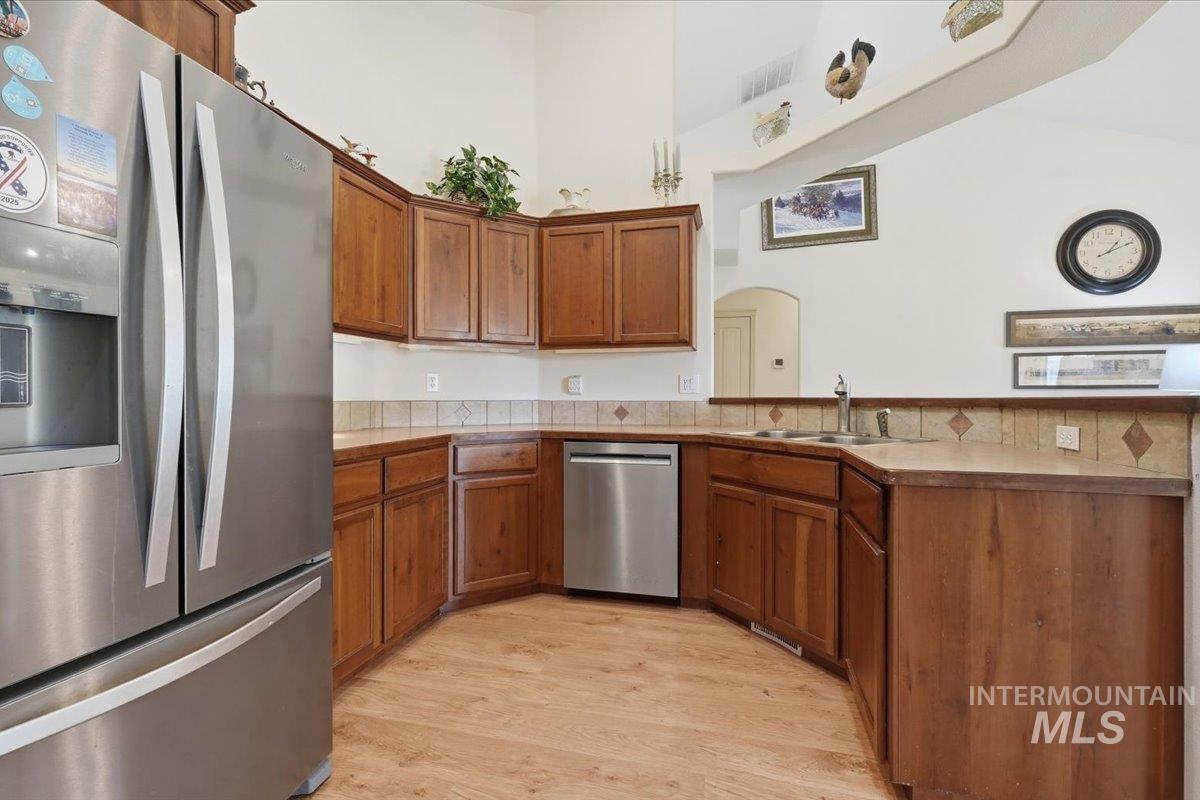 1907 W Summerwind Property Photo 7