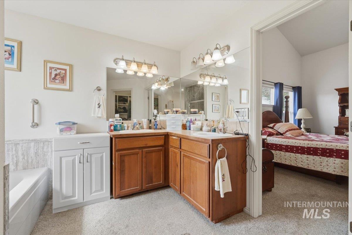 1907 W Summerwind Property Photo 15
