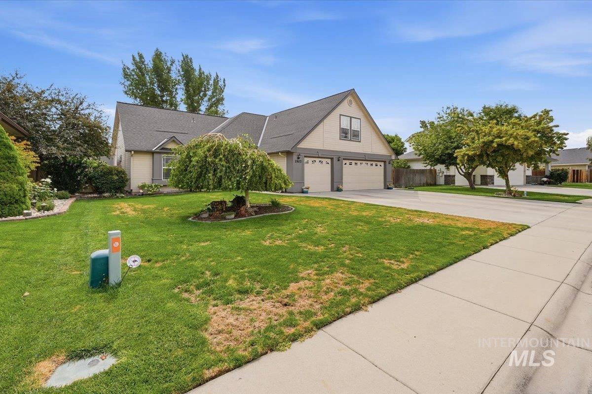 1907 W Summerwind Property Photo 25