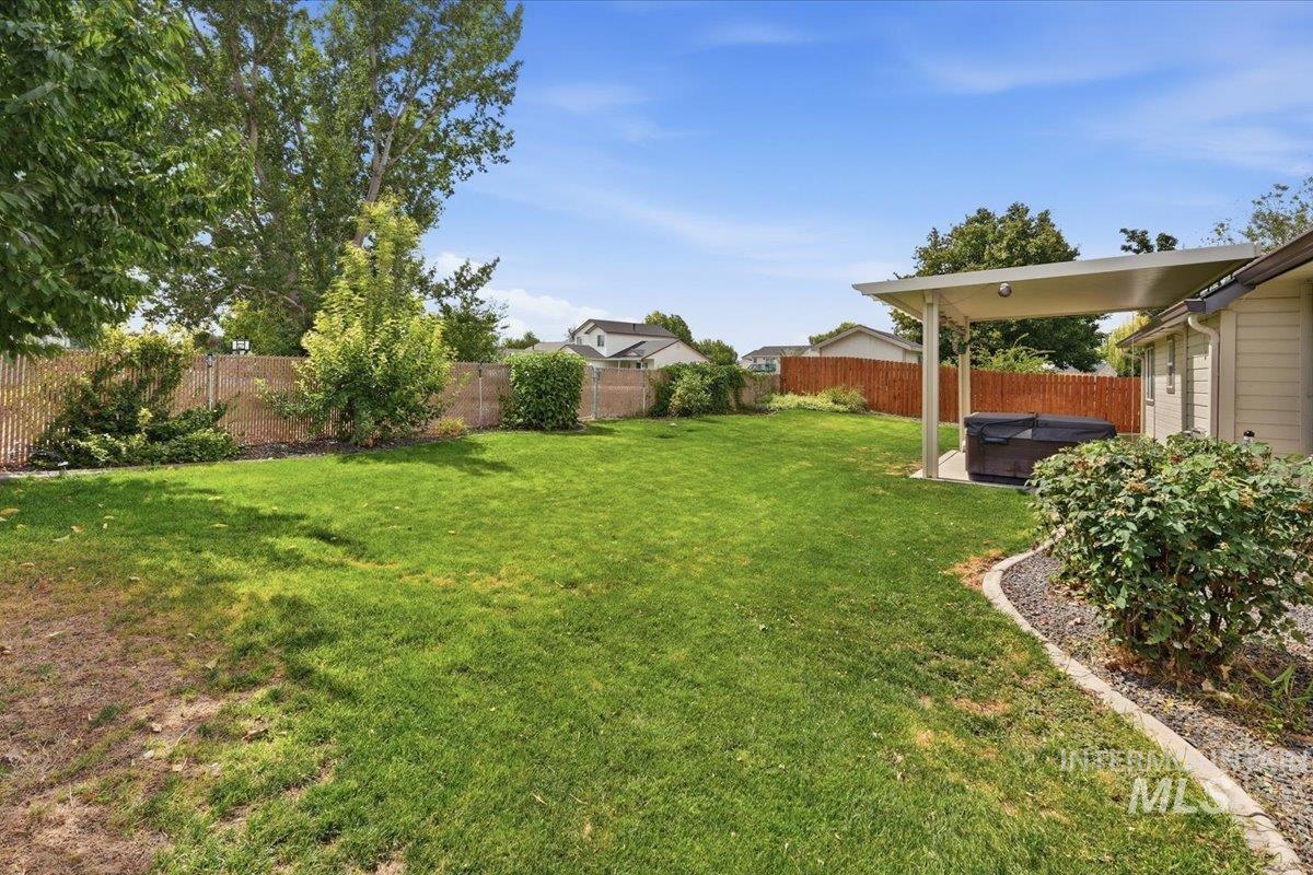 1907 W Summerwind Property Photo 28