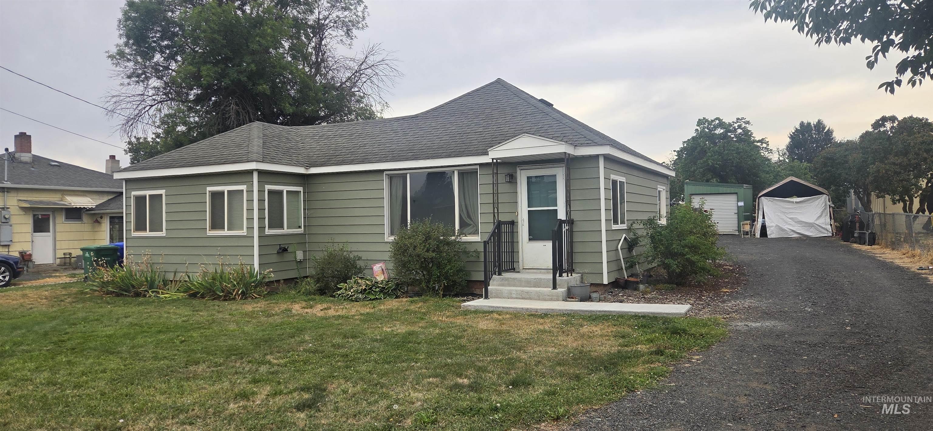 728 Bryden Property Photo 1