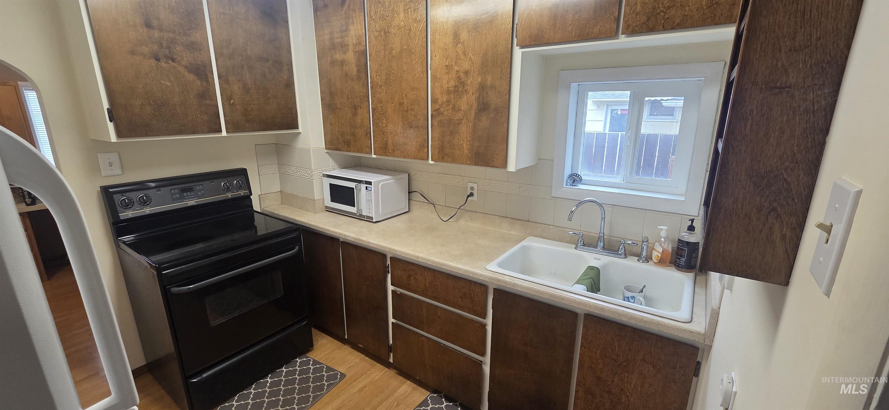 728 Bryden Property Photo 2