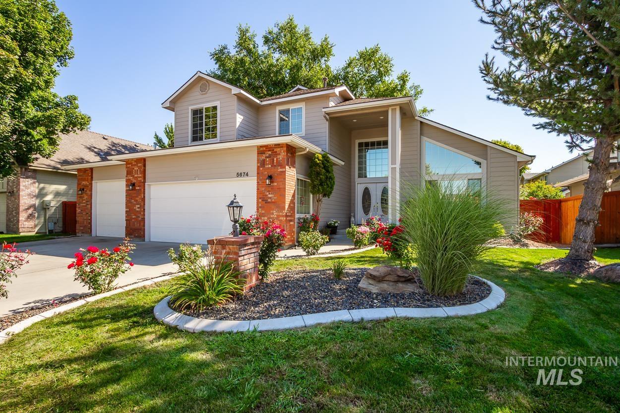 5674 N Heathrow Way Property Photo 1