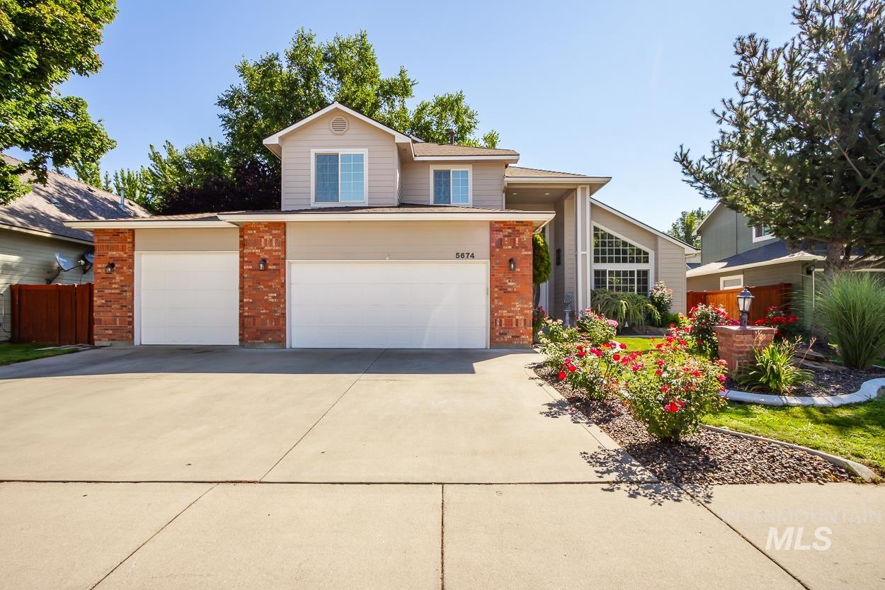 5674 N Heathrow Way Property Photo 2