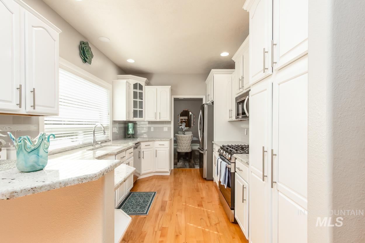 5674 N Heathrow Way Property Photo 9