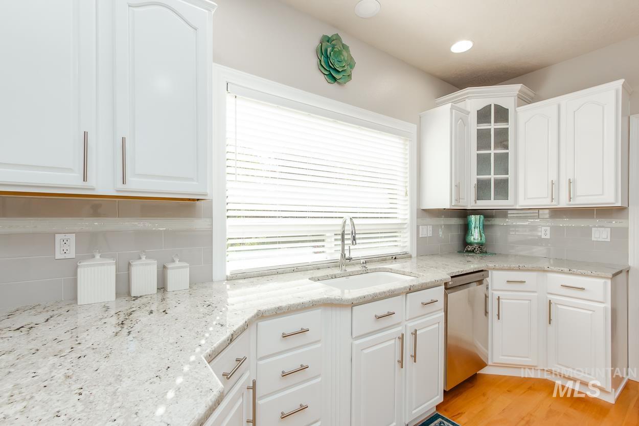 5674 N Heathrow Way Property Photo 10