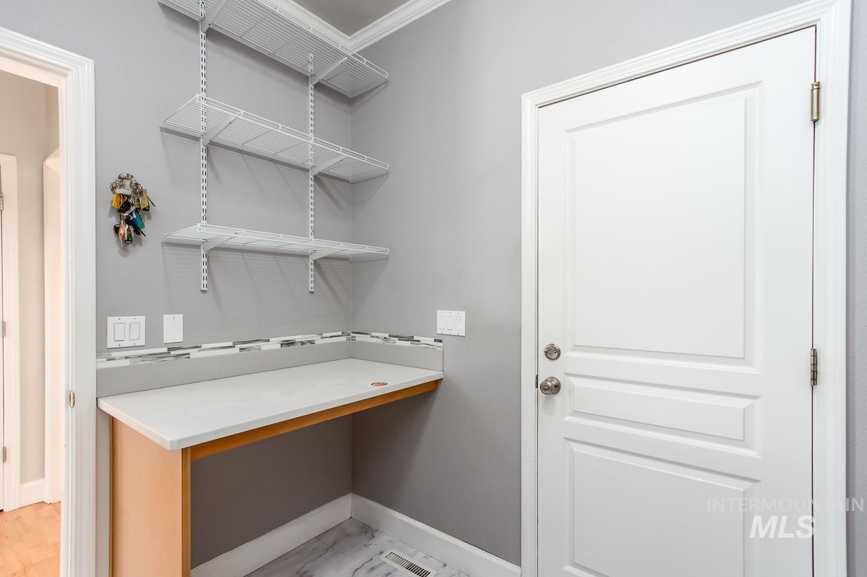 5674 N Heathrow Way Property Photo 14