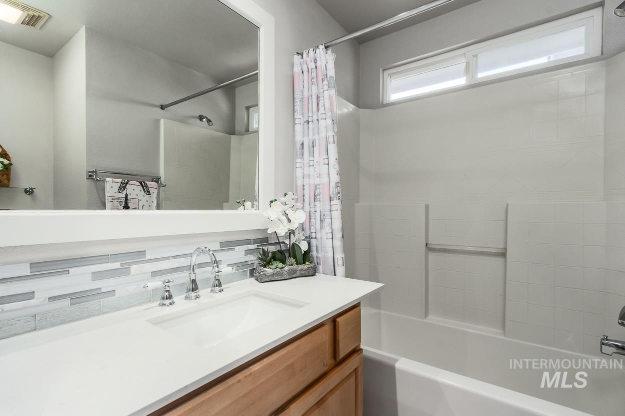 5674 N Heathrow Way Property Photo 22