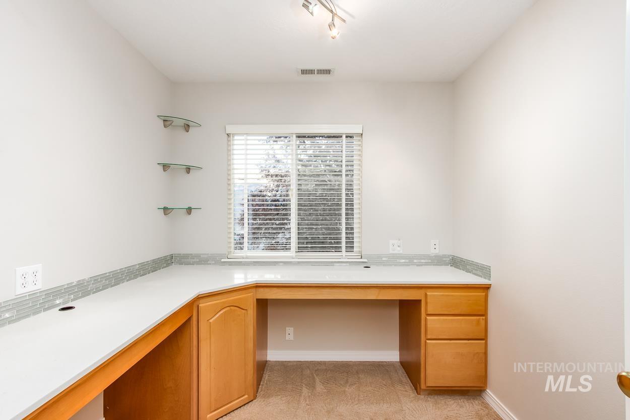 5674 N Heathrow Way Property Photo 23