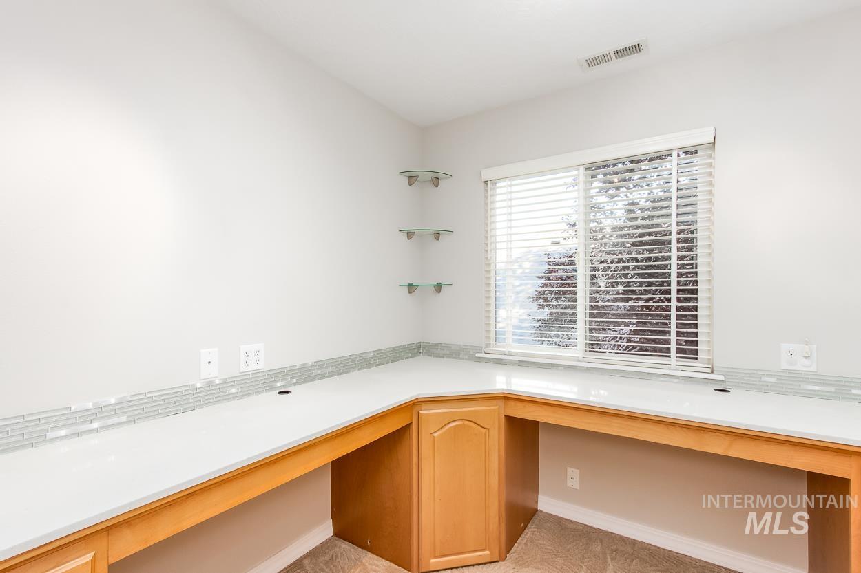 5674 N Heathrow Way Property Photo 24