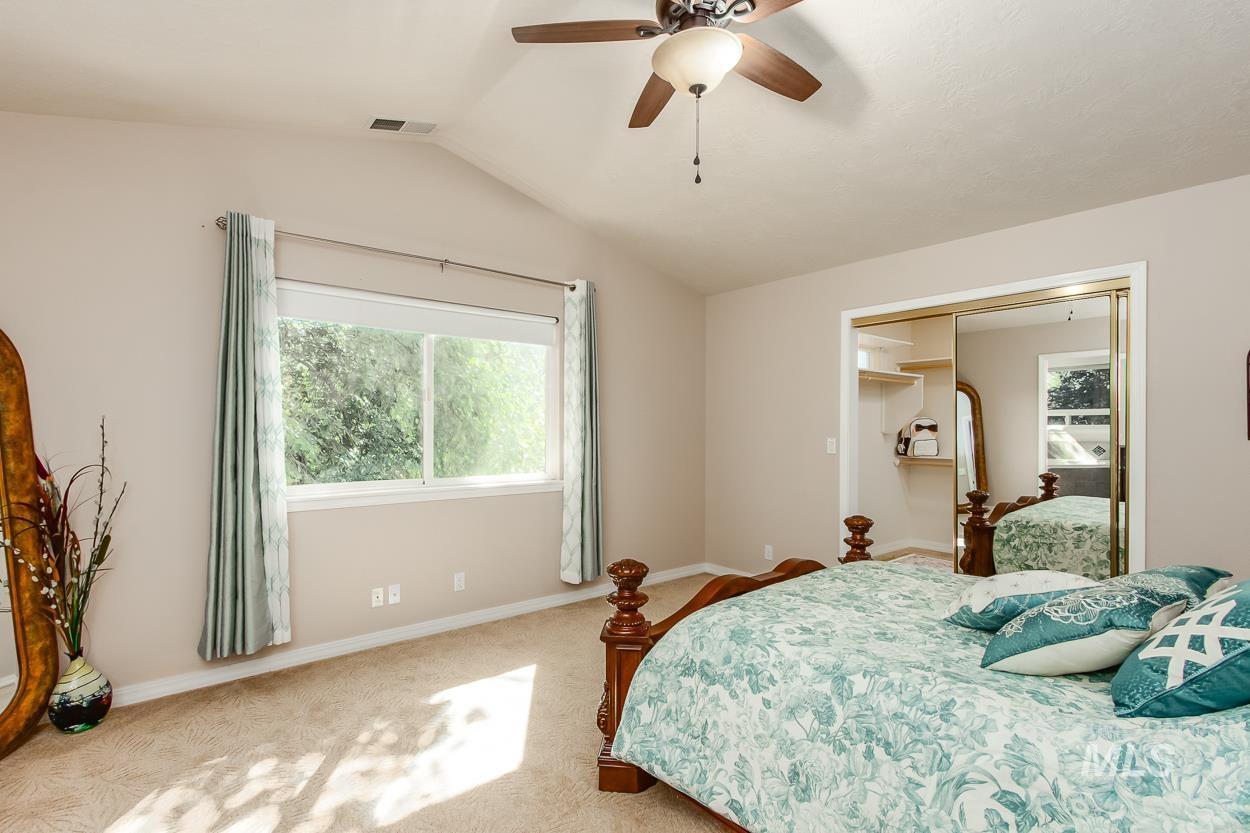 5674 N Heathrow Way Property Photo 25