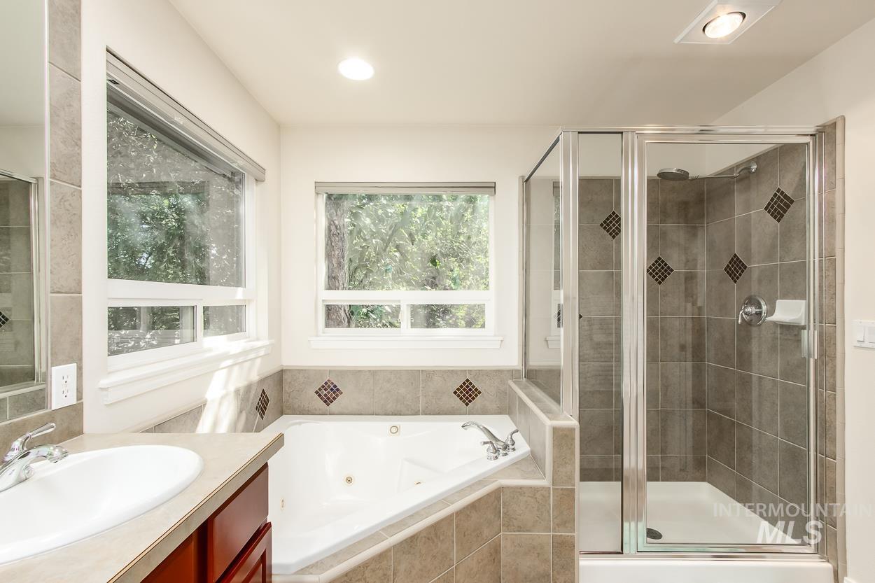 5674 N Heathrow Way Property Photo 29