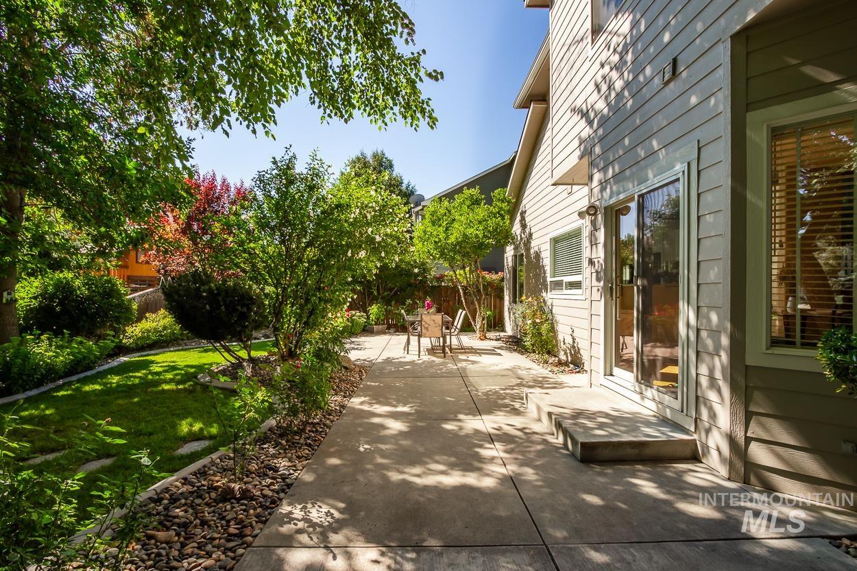 5674 N Heathrow Way Property Photo 30