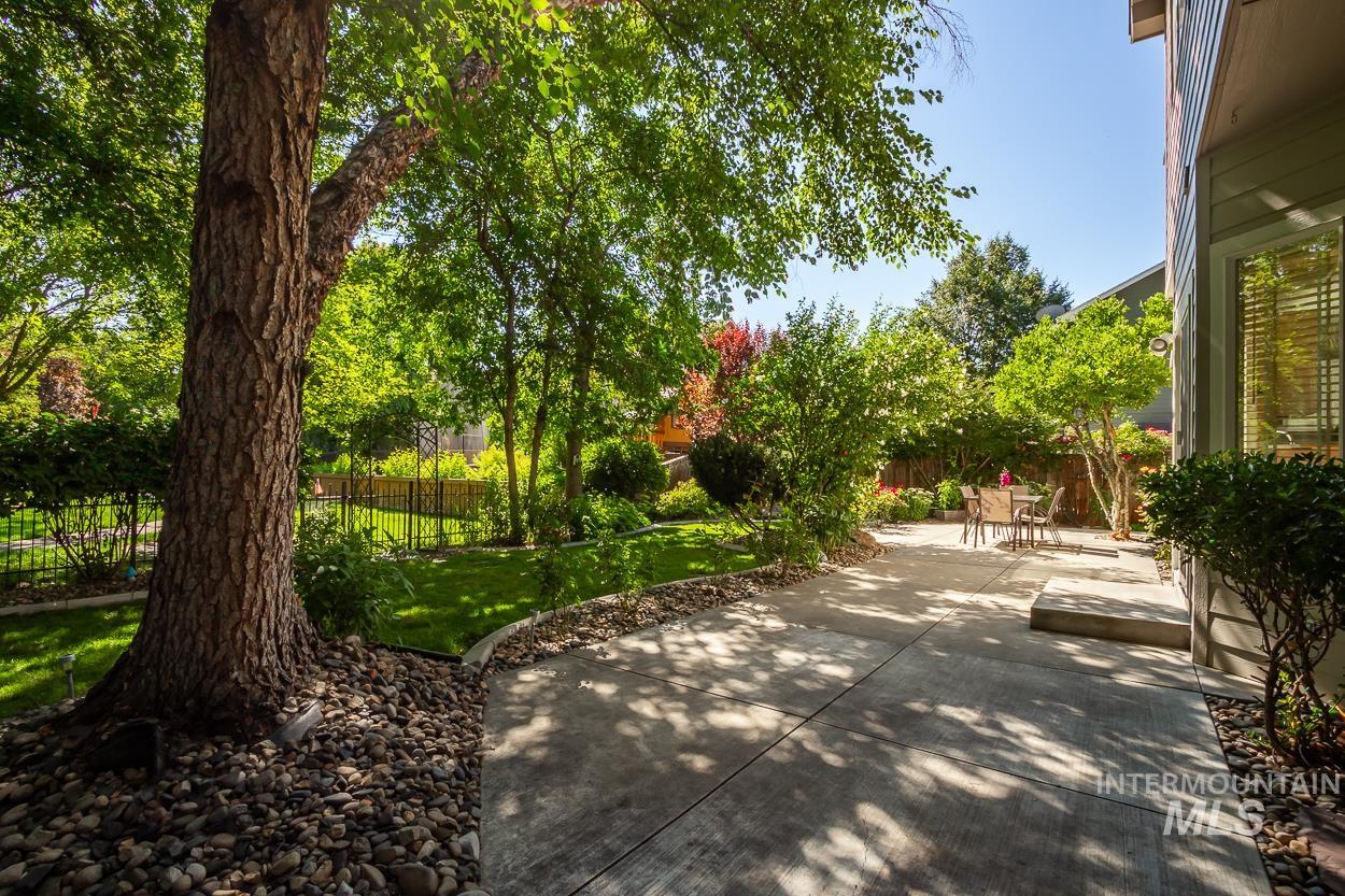 5674 N Heathrow Way Property Photo 31