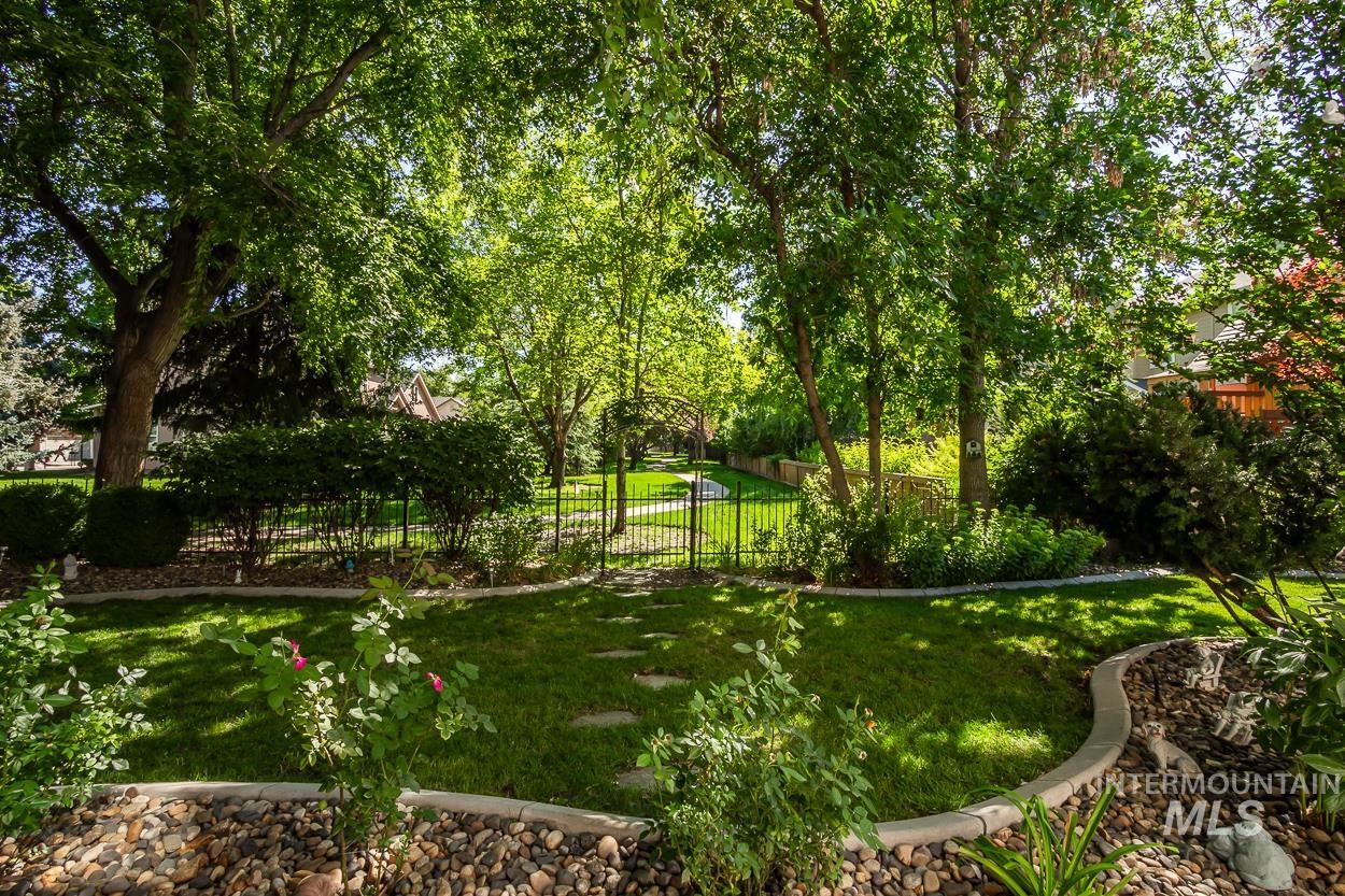 5674 N Heathrow Way Property Photo 34