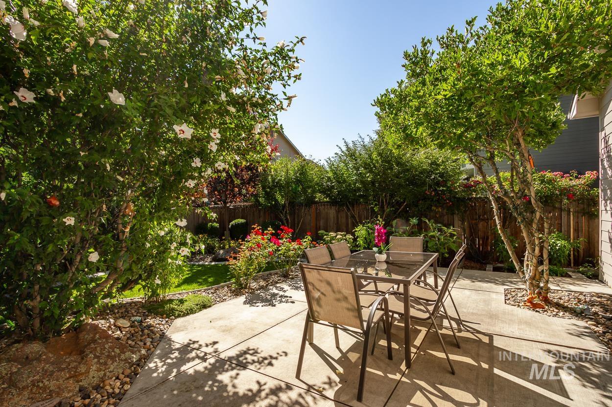 5674 N Heathrow Way Property Photo 35