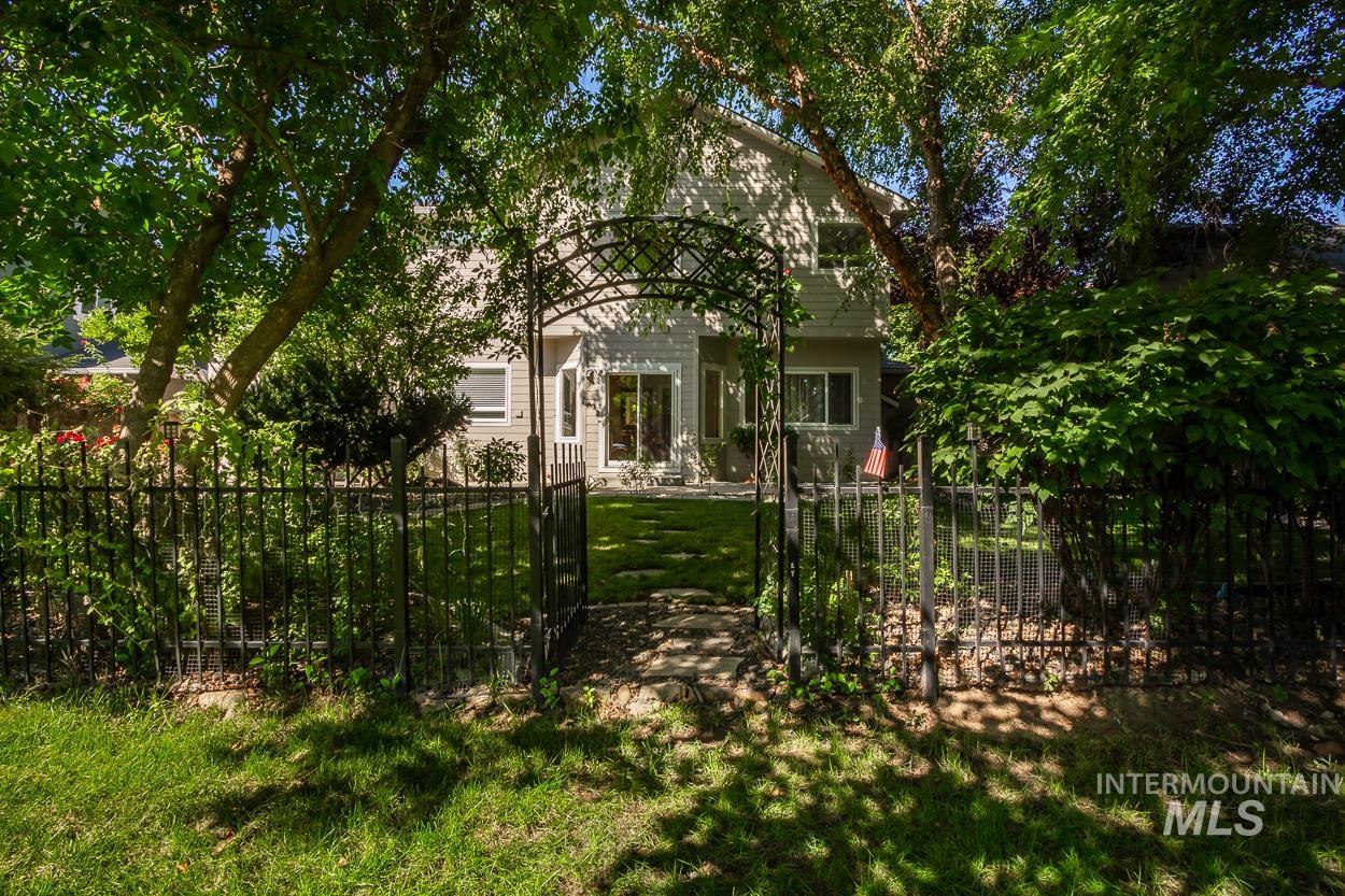 5674 N Heathrow Way Property Photo 37