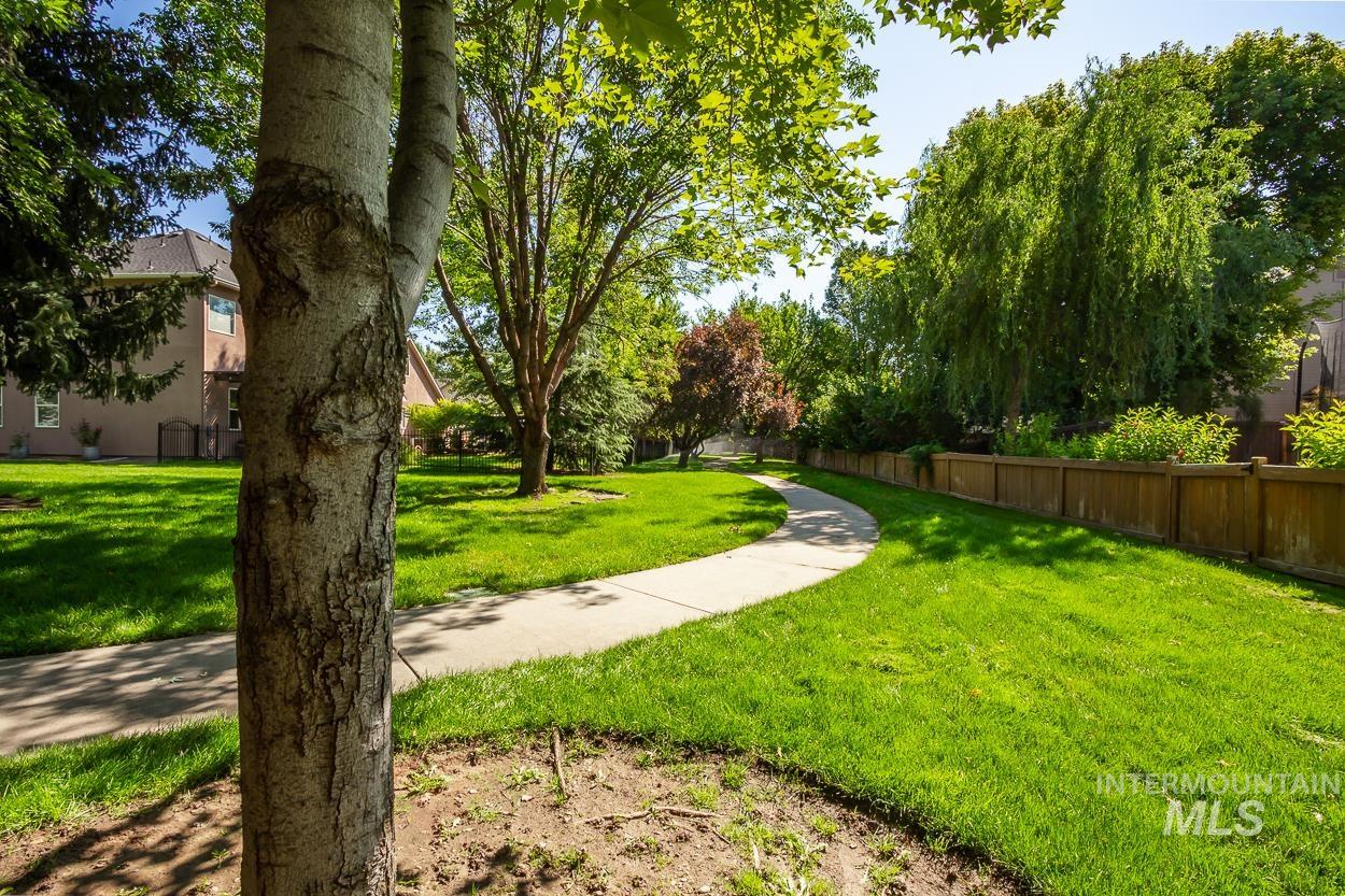 5674 N Heathrow Way Property Photo 38