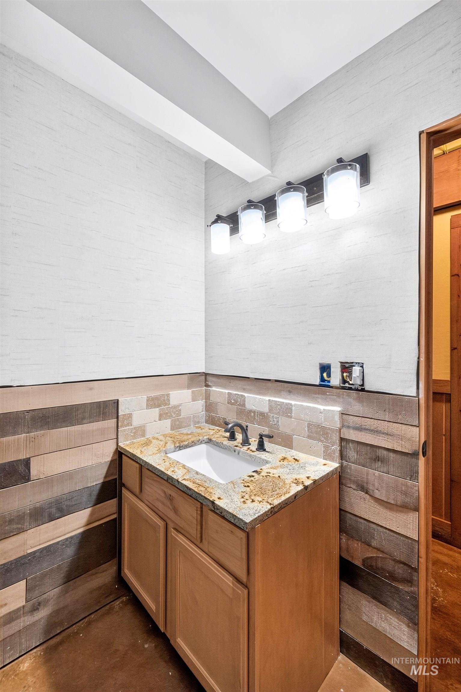 98999480 Property Photo 20