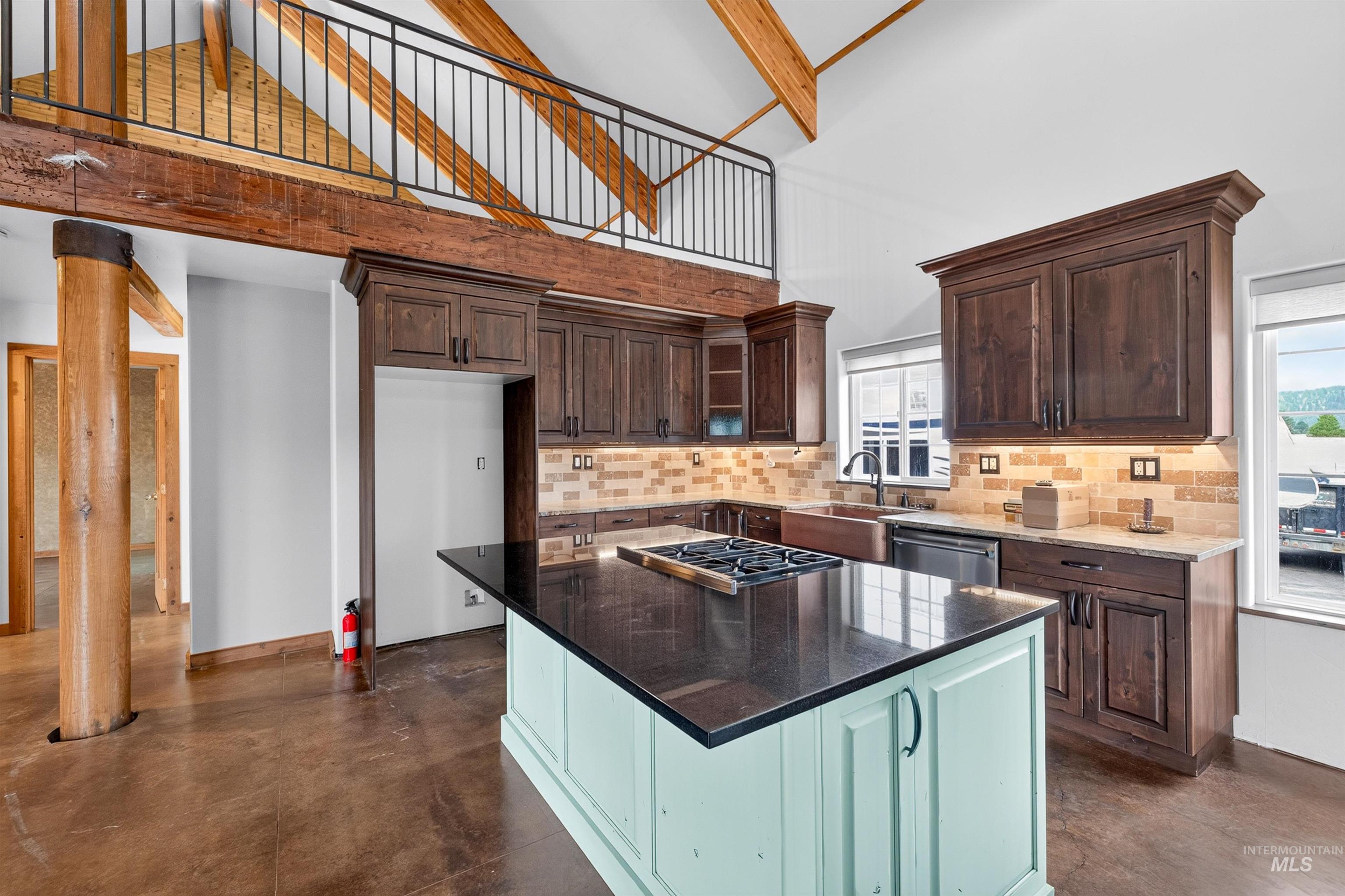 98999480 Property Photo 33