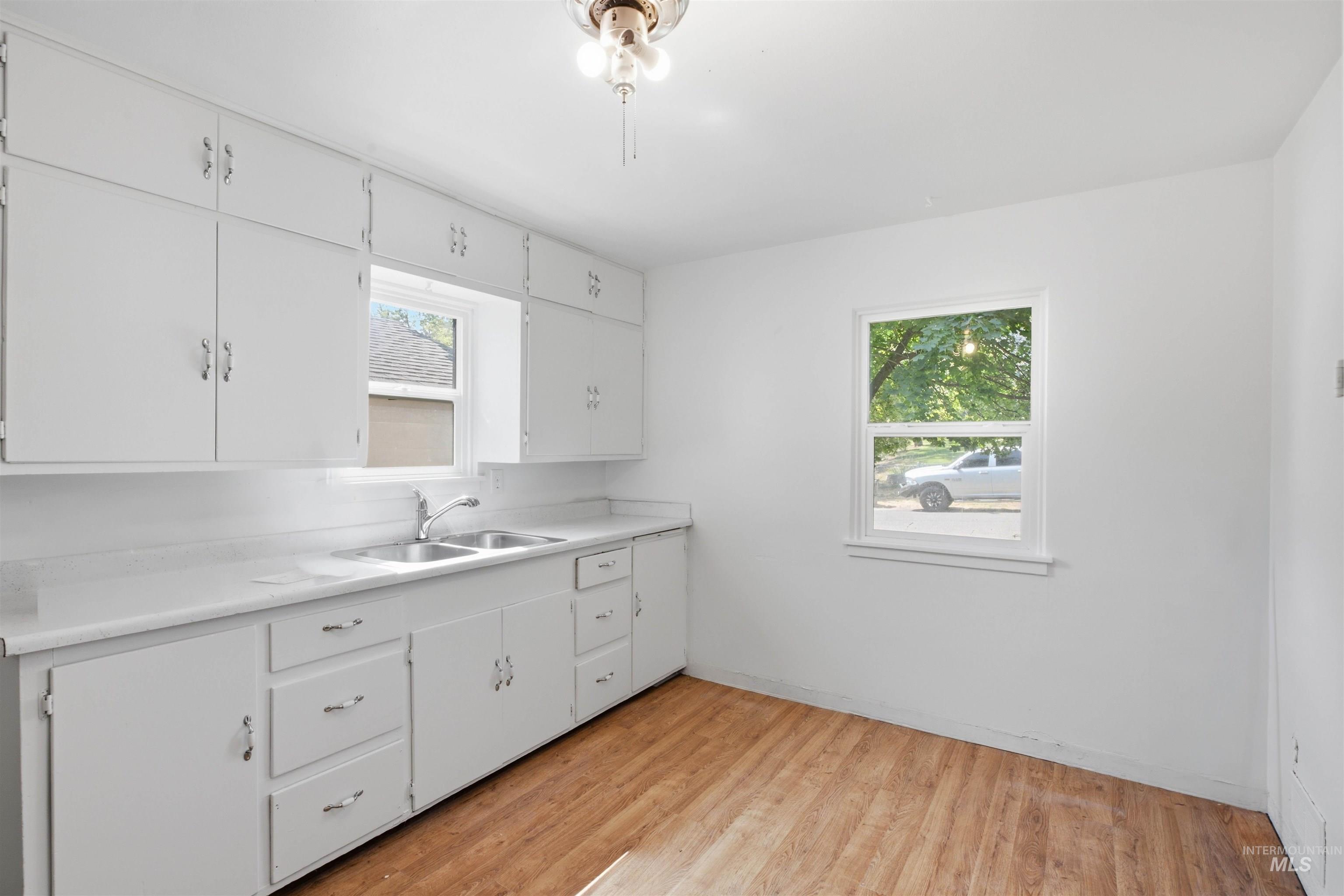 2123 Schaefer Property Photo 12