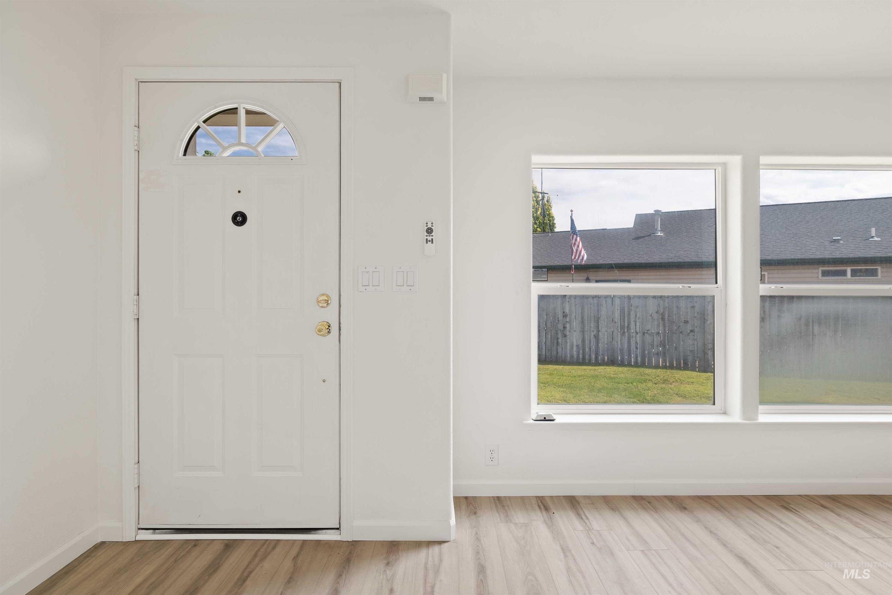 327 W Avenue I Property Photo 4