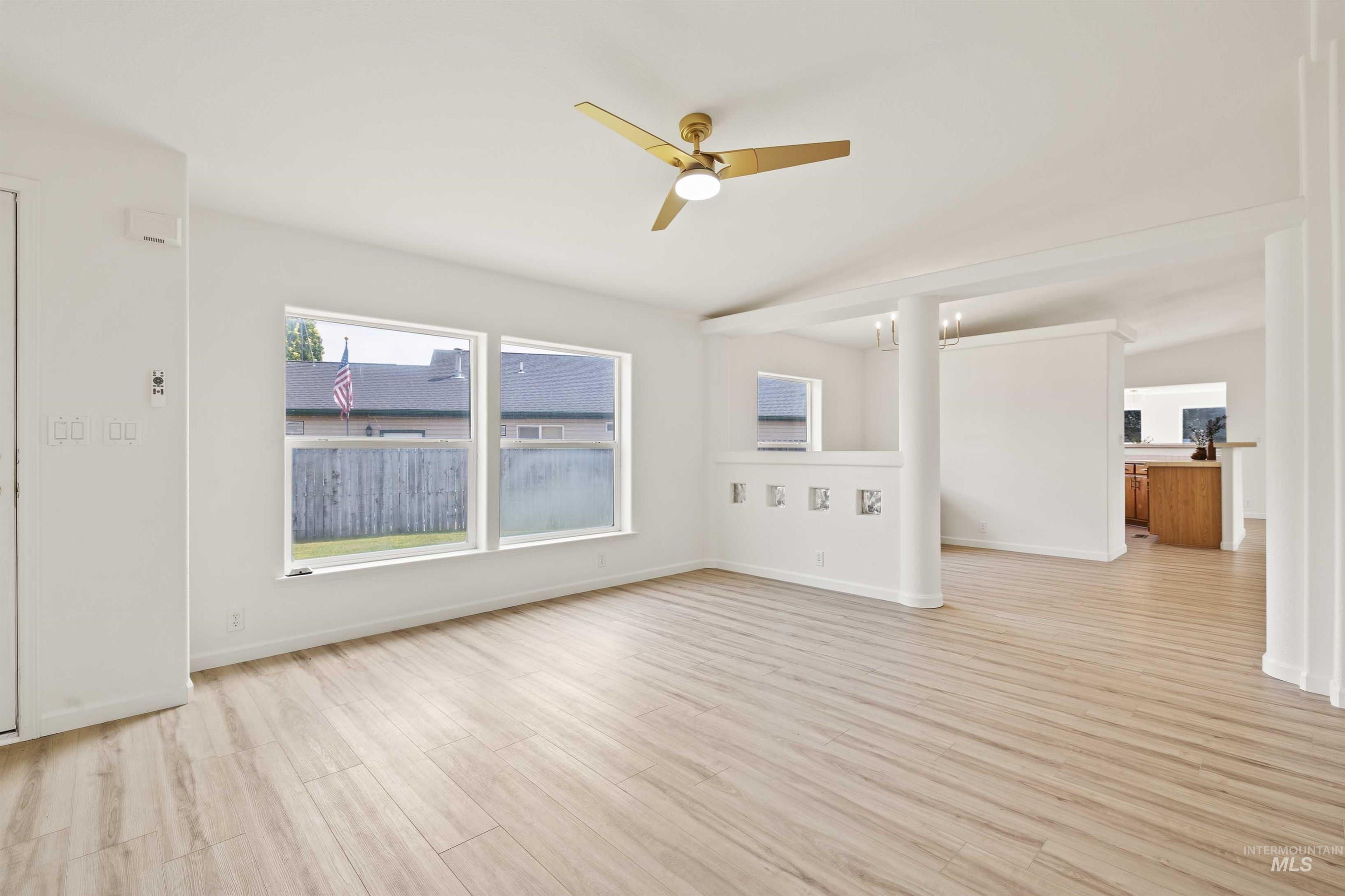 327 W Avenue I Property Photo 5