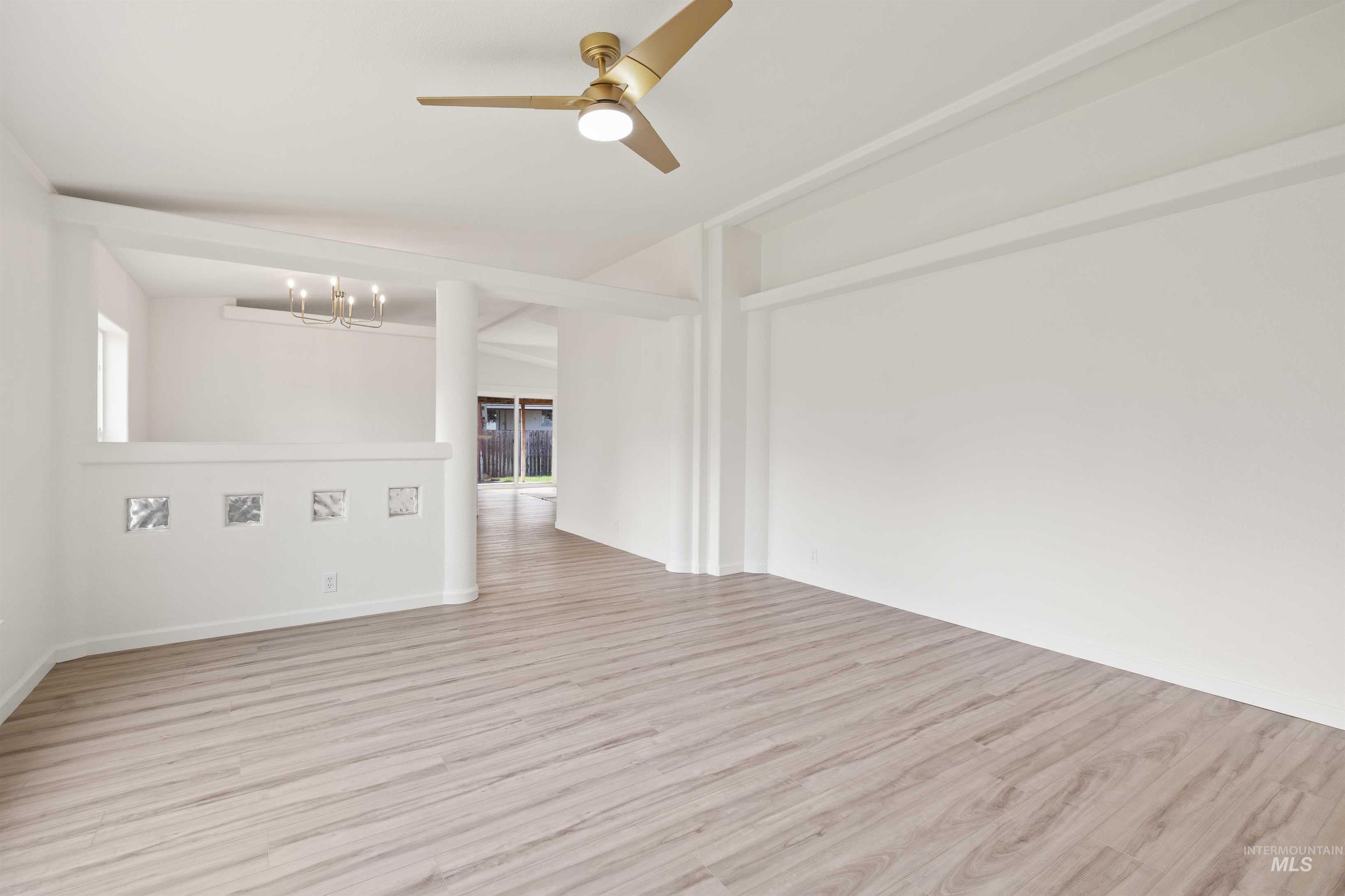 327 W Avenue I Property Photo 7
