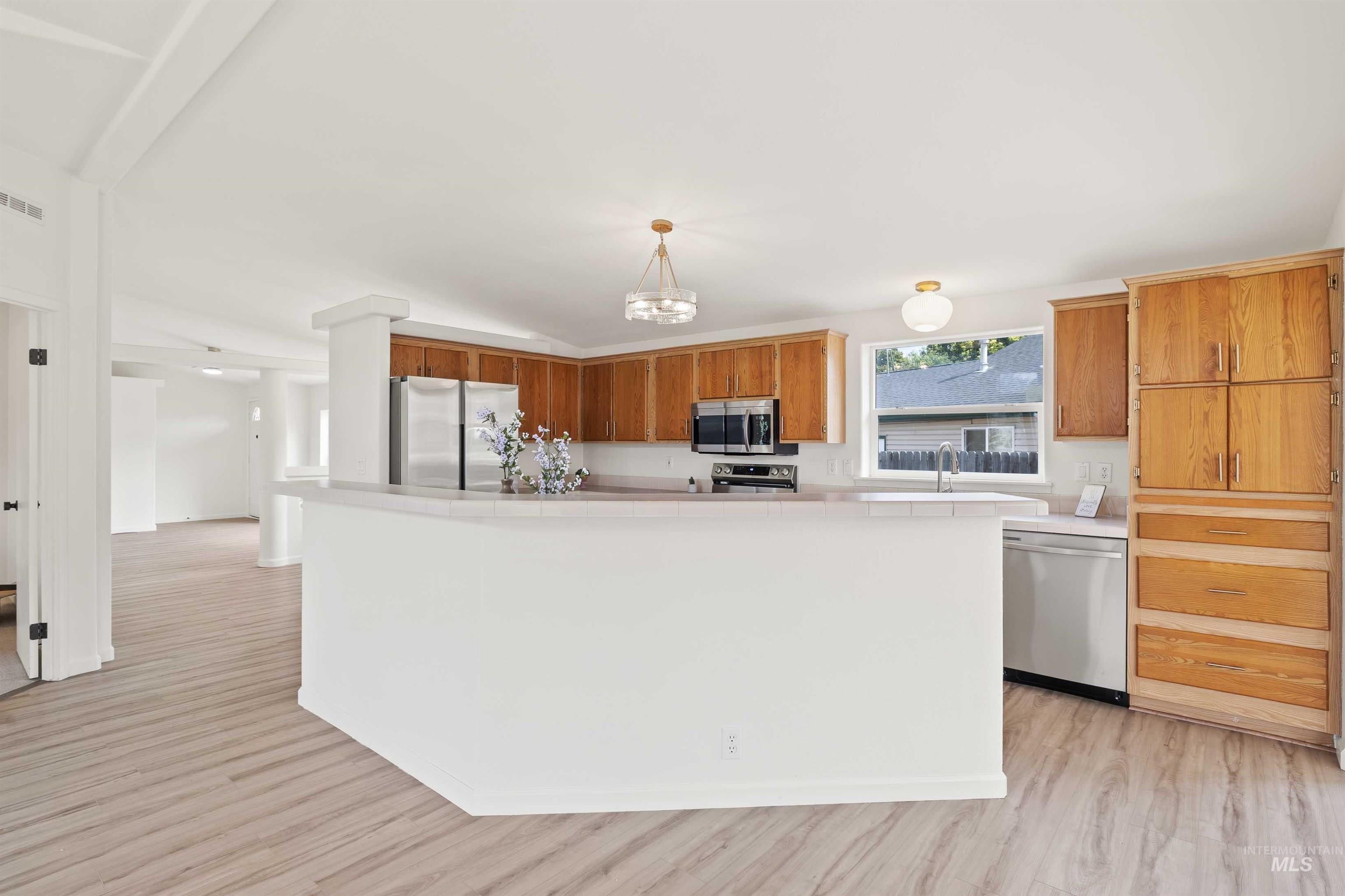 327 W Avenue I Property Photo 10