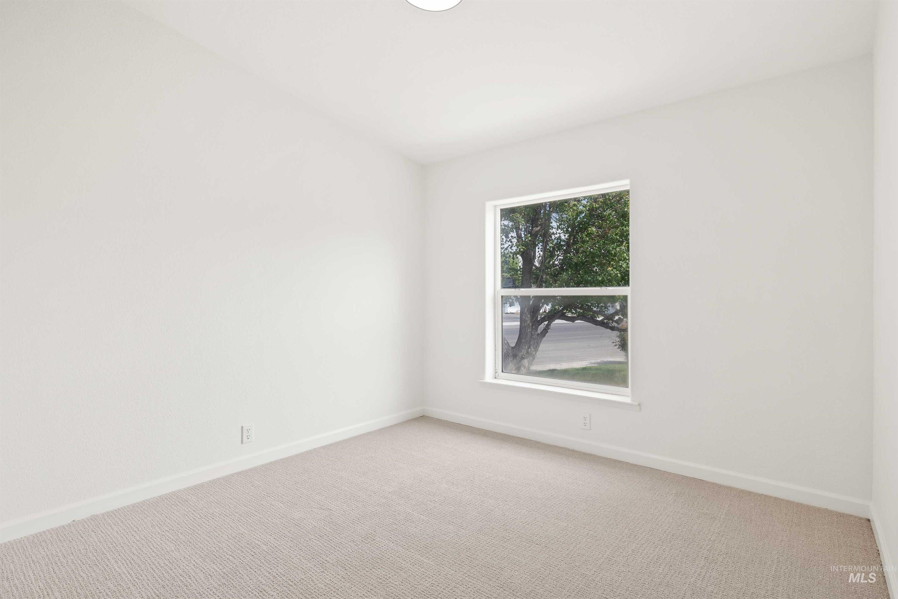 327 W Avenue I Property Photo 21